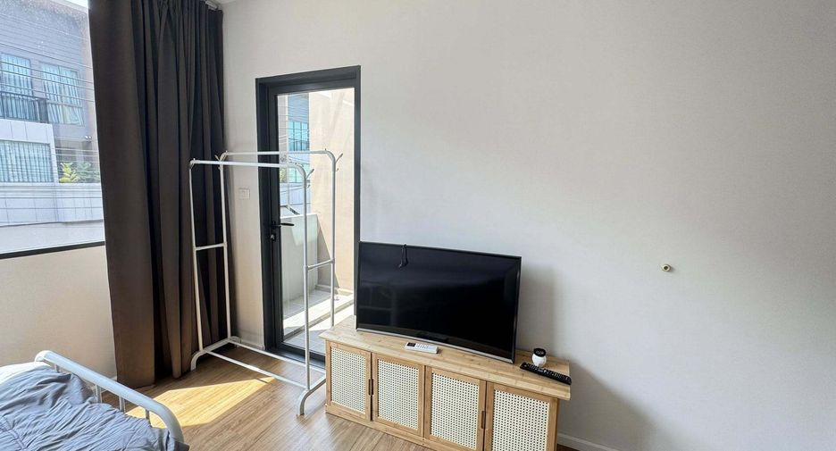 For rent 3 bedrooms house in Saphan Sung, Bangkok