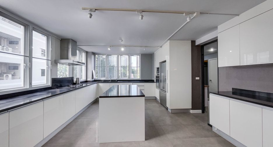 For sale 3 bedrooms condo in Sathon, Bangkok