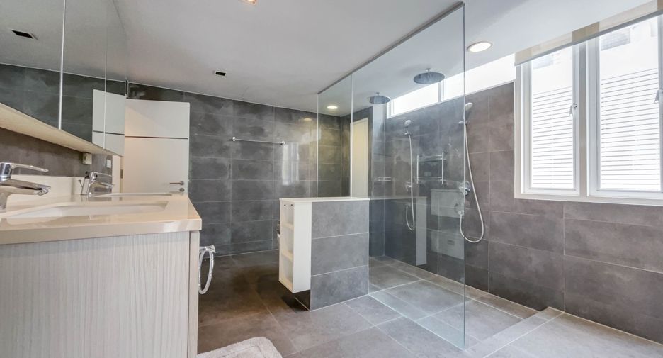 For sale 3 bedrooms condo in Sathon, Bangkok