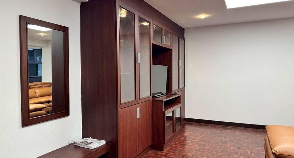 À louer 3 chambres condo à Khlong Toei, Bangkok
