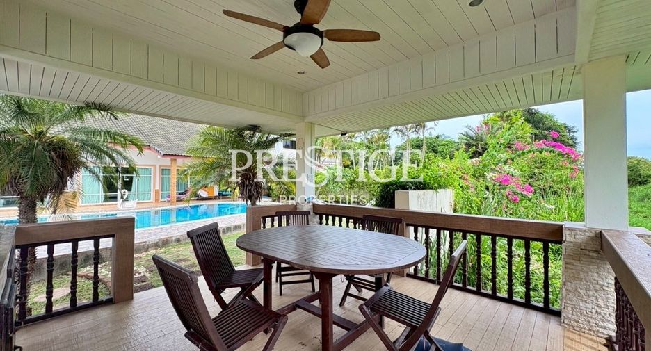 For sale 4 bedrooms house in Huay Yai, Pattaya