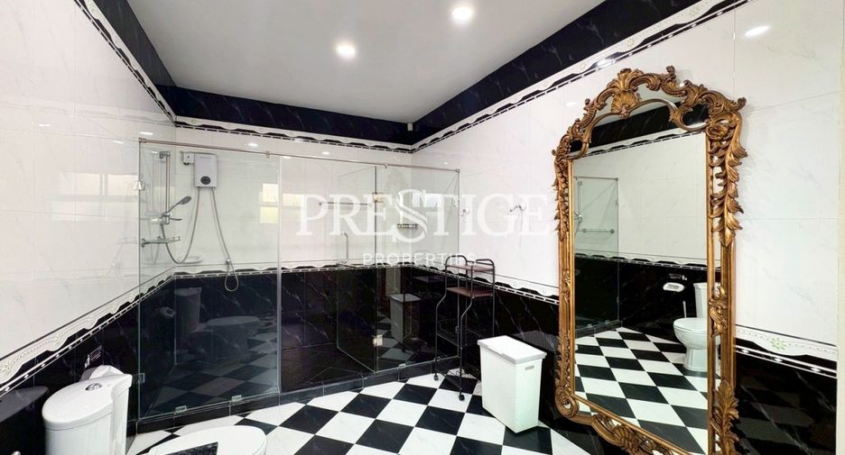 For sale 4 bedrooms house in Huay Yai, Pattaya