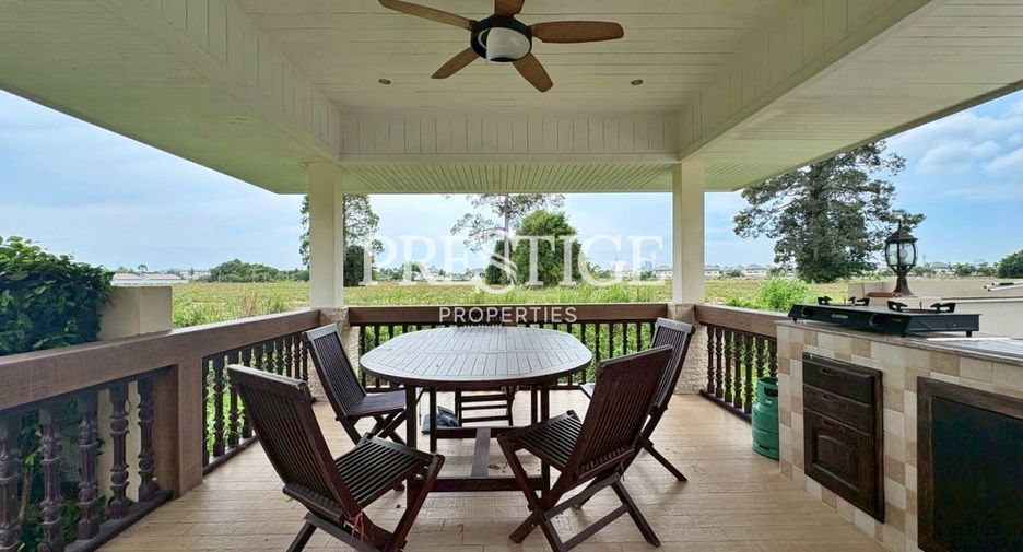For sale 4 bedrooms house in Huay Yai, Pattaya