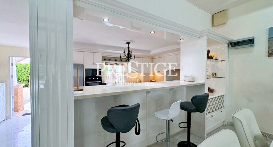 For sale 4 bedrooms house in Huay Yai, Pattaya