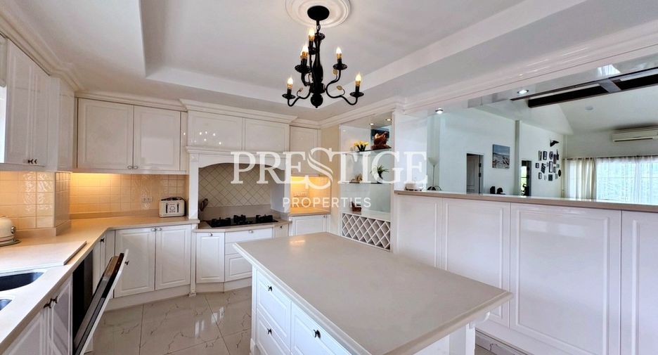For sale 4 bedrooms house in Huay Yai, Pattaya
