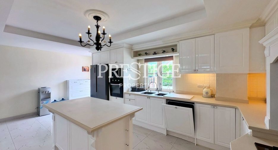 For sale 4 bedrooms house in Huay Yai, Pattaya