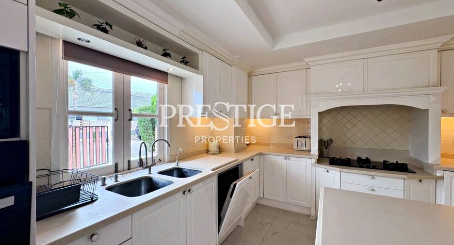 For sale 4 bedrooms house in Huay Yai, Pattaya