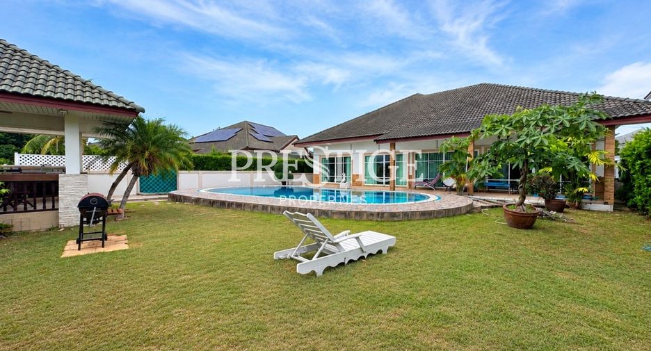 For sale 4 bedrooms house in Huay Yai, Pattaya