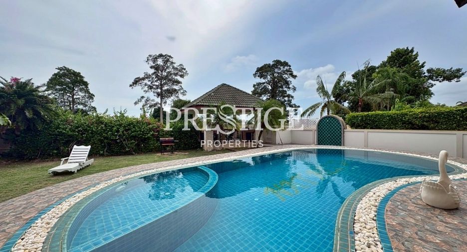 For sale 4 bedrooms house in Huay Yai, Pattaya