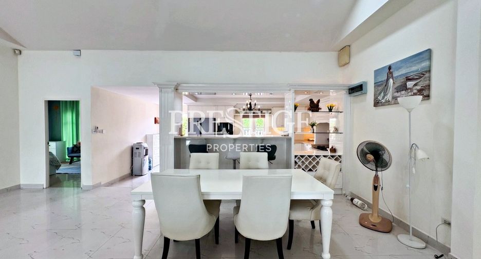 For sale 4 bedrooms house in Huay Yai, Pattaya