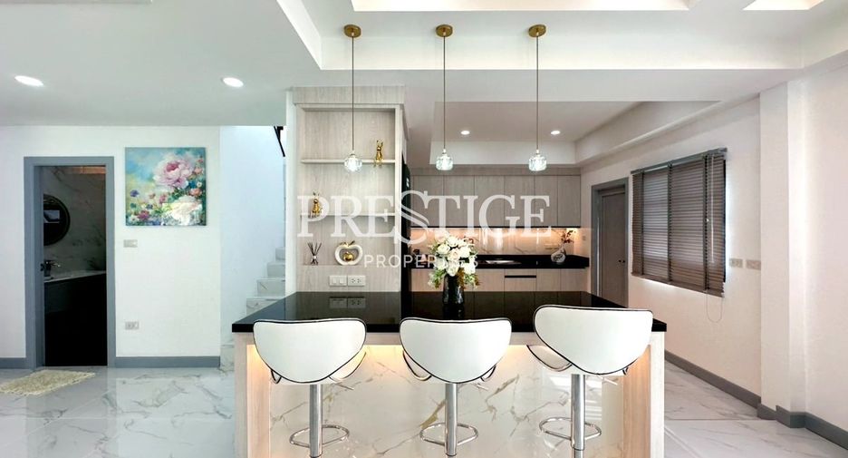 For sale 4 bedrooms house in East Pattaya, Pattaya