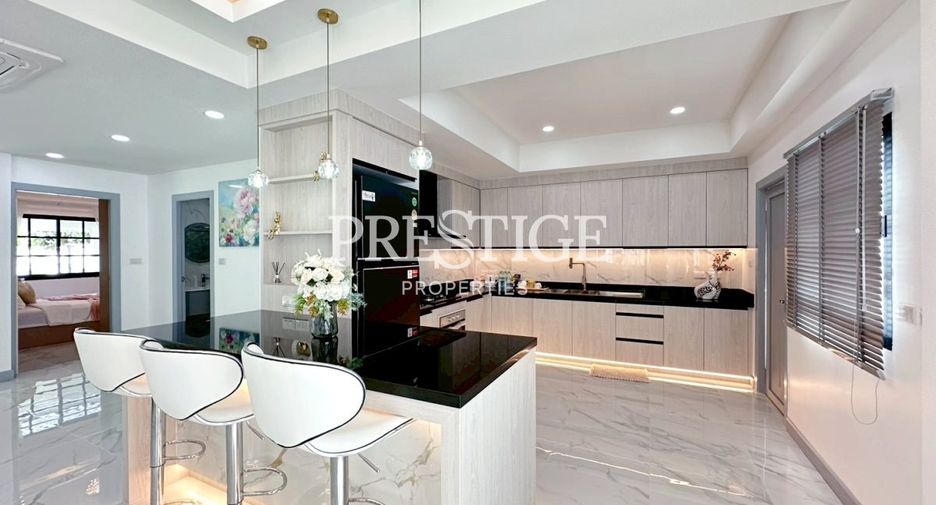 For sale 4 bedrooms house in East Pattaya, Pattaya