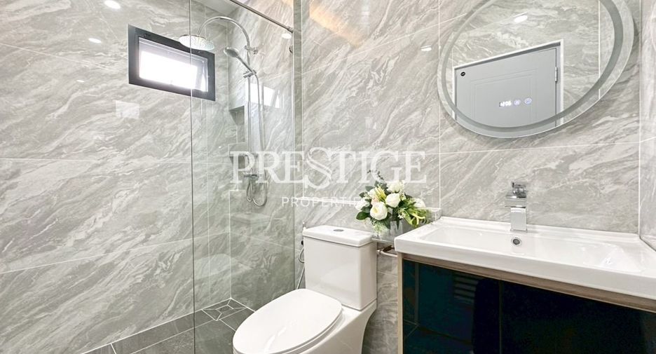 For sale 4 bedrooms house in East Pattaya, Pattaya