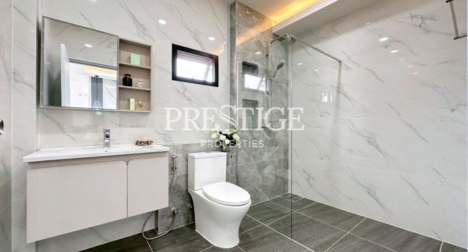 For sale 4 bedrooms house in East Pattaya, Pattaya