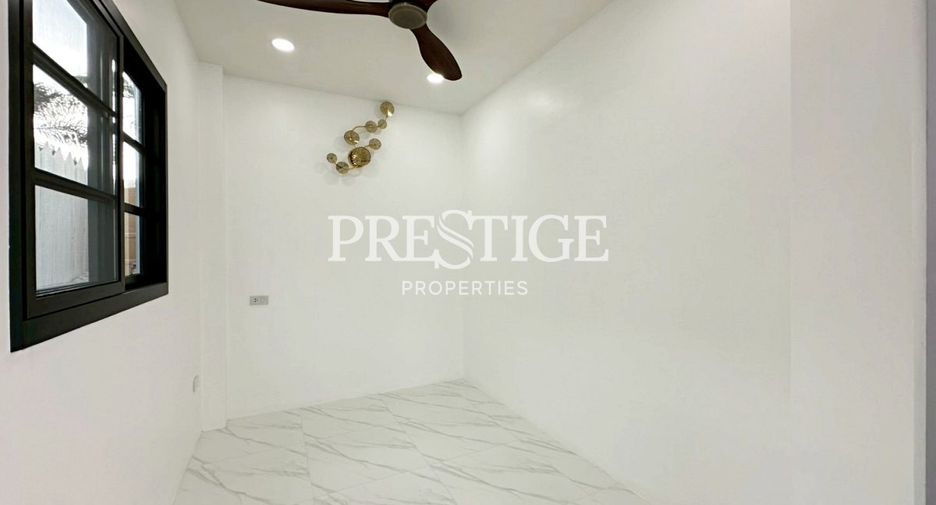 For sale 4 bedrooms house in East Pattaya, Pattaya