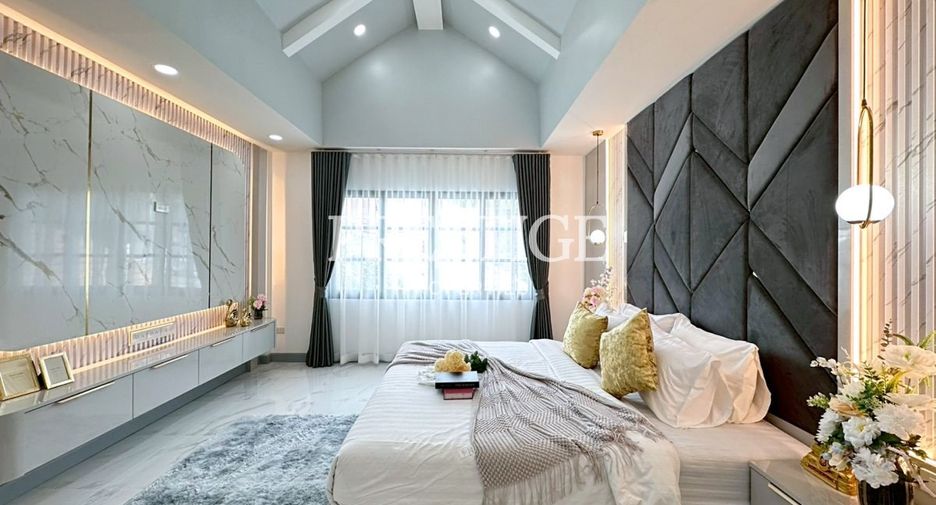 For sale 4 bedrooms house in East Pattaya, Pattaya