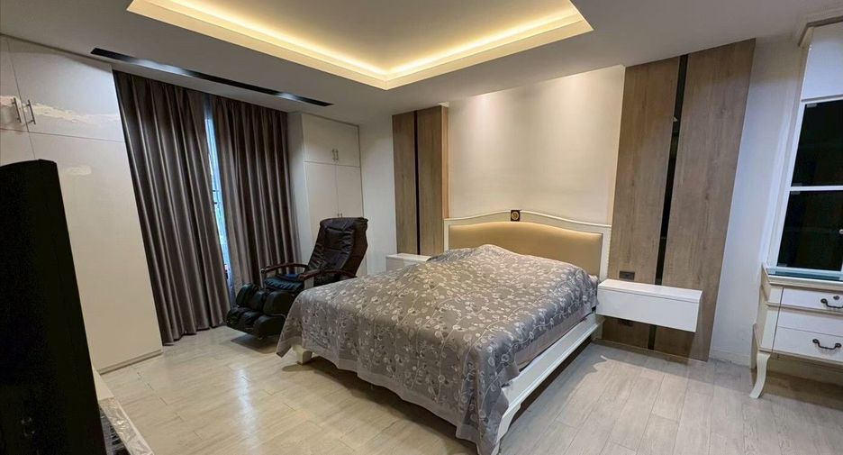 Haus zur Miete mit 3 Zimmer in Pathum Wan, Bangkok