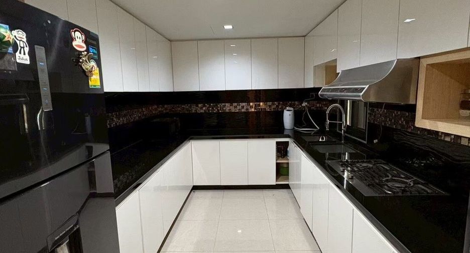 Haus zur Miete mit 3 Zimmer in Pathum Wan, Bangkok