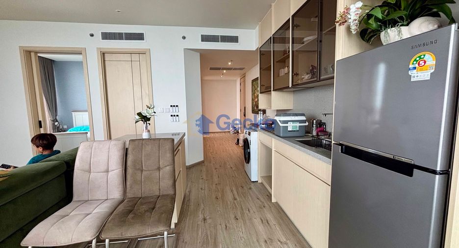 For rent 2 bedrooms condo in North Pattaya, Pattaya