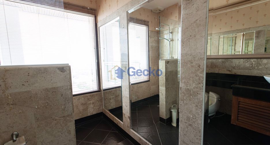 For sale 5 bedrooms condo in Mueang Chon Buri, Chonburi