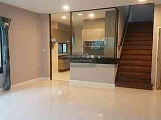 Casa en alquiler de 4 habitaciones en Bang Phli, Samut Prakan