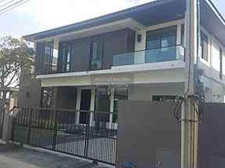 Casa en alquiler de 4 habitaciones en Bang Phli, Samut Prakan