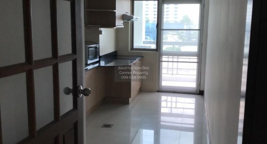 Condo en alquiler de 3 habitaciones en Watthana, Bangkok