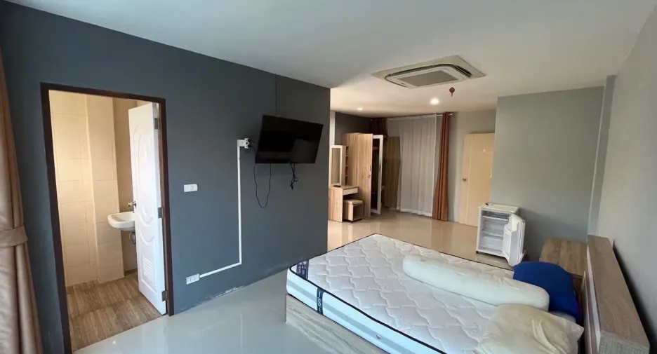 For sale 8 bedrooms townhouse in Thalang, Phuket