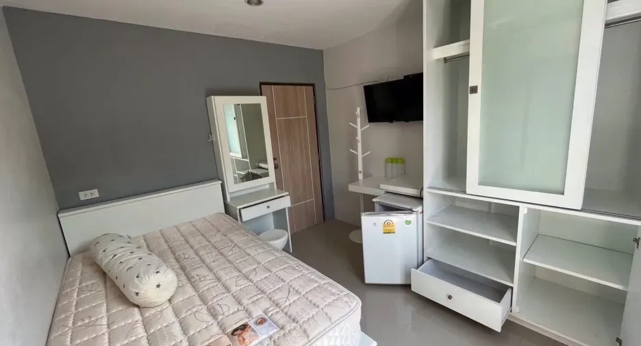 For sale 8 bedrooms townhouse in Thalang, Phuket
