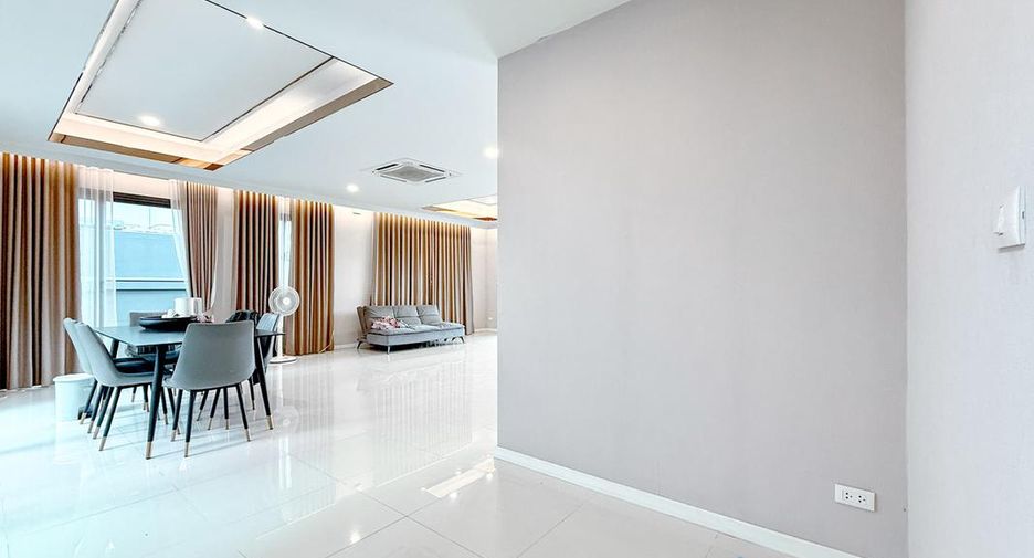 For sale 3 bedrooms house in East Pattaya, Pattaya
