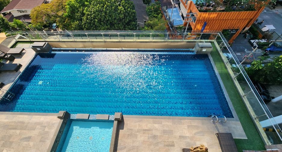 For rent 2 bedrooms condo in Khlong Toei, Bangkok
