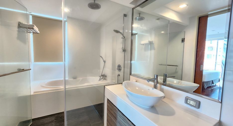 For rent 2 bedrooms condo in Khlong Toei, Bangkok