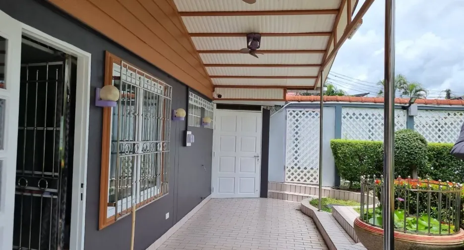 Villa en alquiler de 3 habitaciones en Mueang Phuket, Phuket