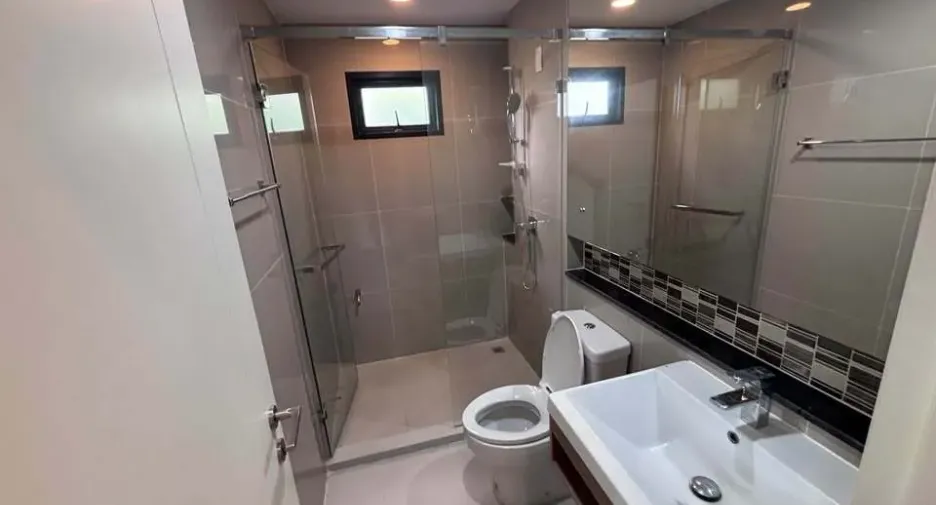 For rent 4 bedrooms house in Lam Luk Ka, Pathum Thani