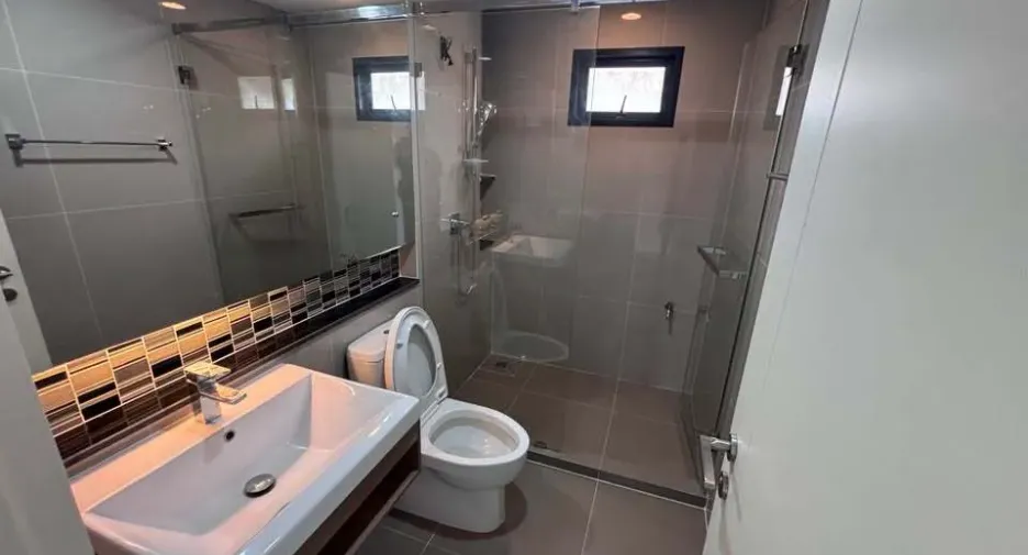 For rent 4 bedrooms house in Lam Luk Ka, Pathum Thani