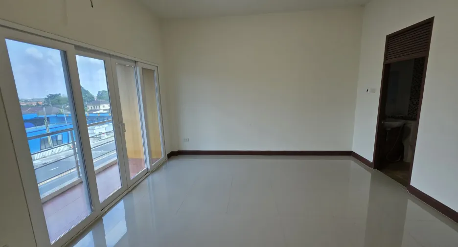 For rent 4 bedrooms townhouse in Ban Chang, Rayong