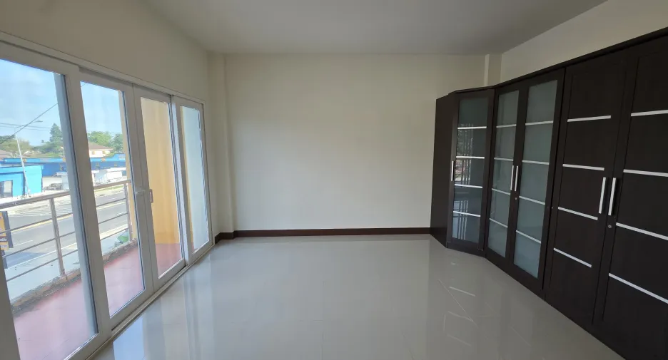 For rent 4 bedrooms townhouse in Ban Chang, Rayong