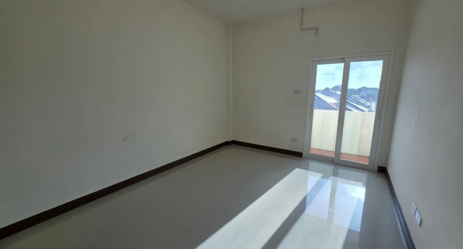 For rent 4 bedrooms townhouse in Ban Chang, Rayong