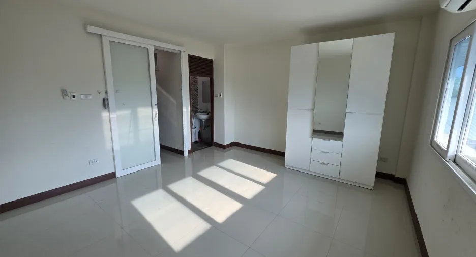 For rent 4 bedrooms townhouse in Ban Chang, Rayong