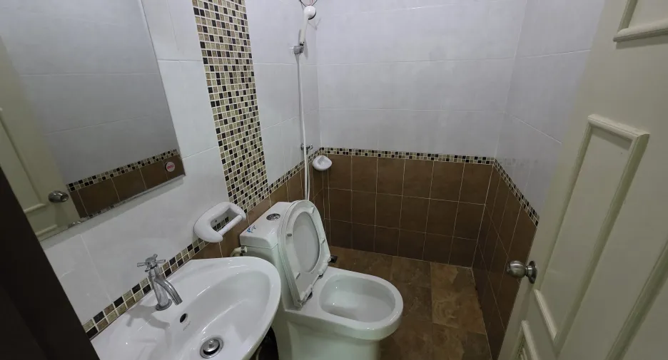 For rent 4 bedrooms townhouse in Ban Chang, Rayong