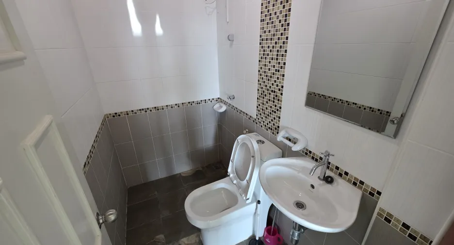 For rent 4 bedrooms townhouse in Ban Chang, Rayong