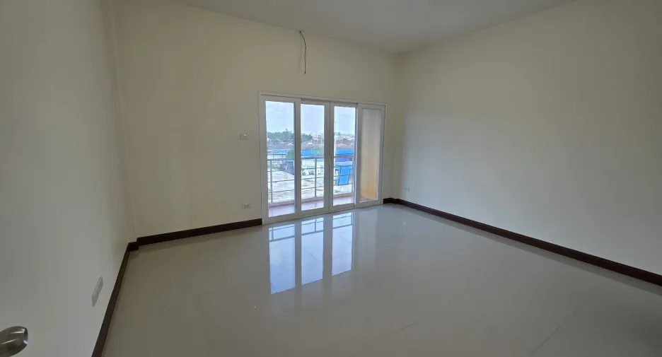 For rent 4 bedrooms townhouse in Ban Chang, Rayong