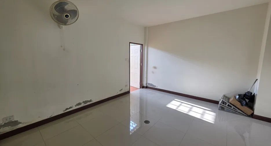 For rent 4 bedrooms townhouse in Ban Chang, Rayong