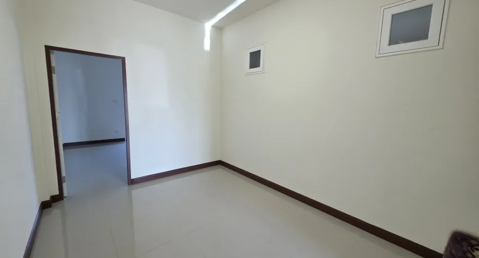 For rent 4 bedrooms townhouse in Ban Chang, Rayong