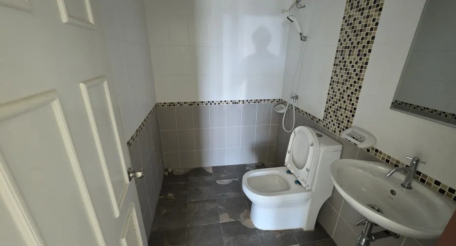 For rent 4 bedrooms townhouse in Ban Chang, Rayong