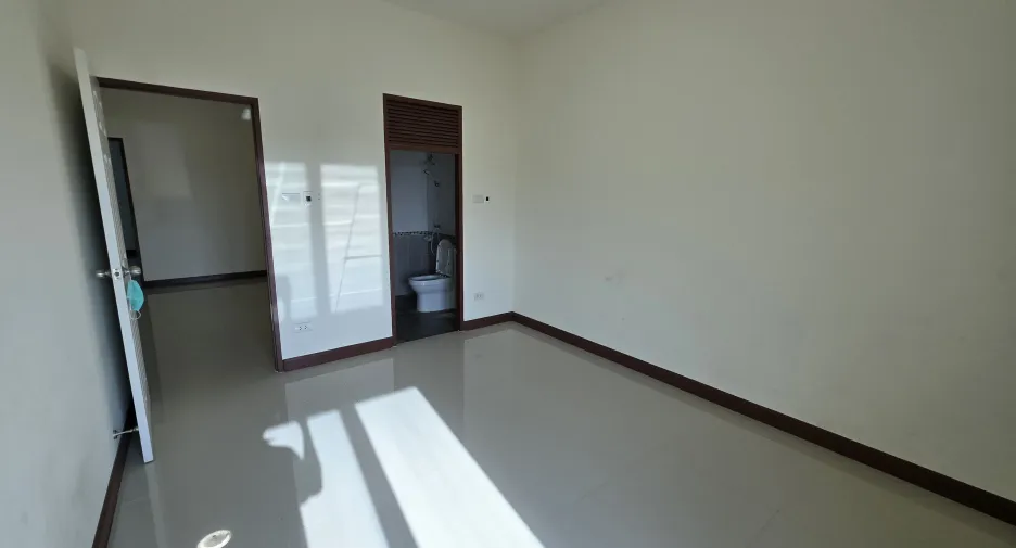 For rent 4 bedrooms townhouse in Ban Chang, Rayong