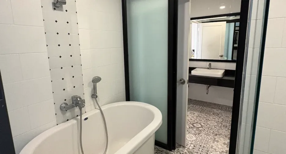 For rent 2 bedrooms condo in Phra Khanong, Bangkok