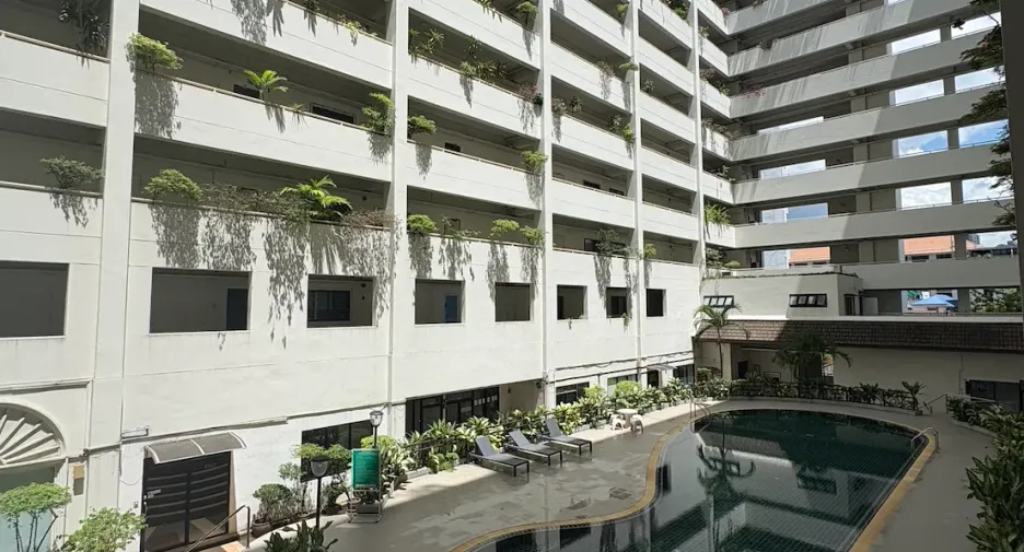 For rent 2 bedrooms condo in Phra Khanong, Bangkok