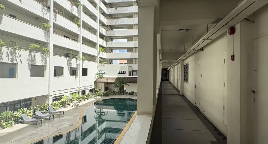 For rent 2 bedrooms condo in Phra Khanong, Bangkok