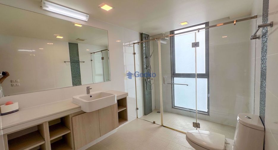 For sale 2 bedrooms condo in Pratumnak, Pattaya
